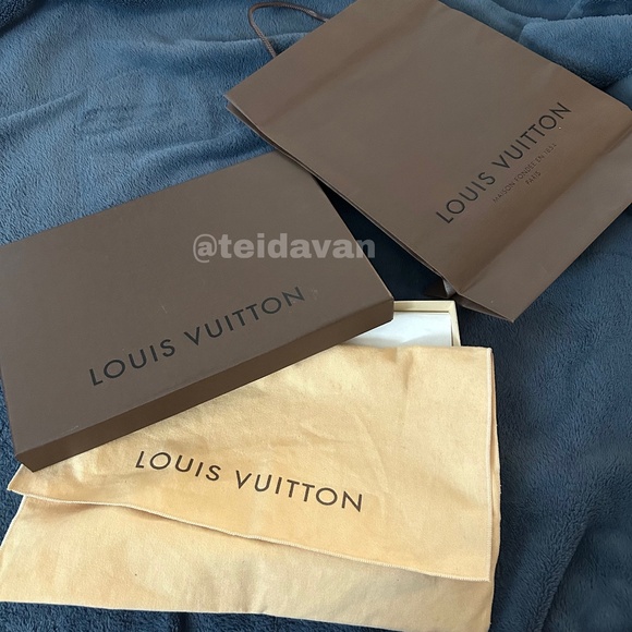 Authentic Louis Vuitton Denim Monogram Pleaty Bag (2005) - Picture 3 of 12